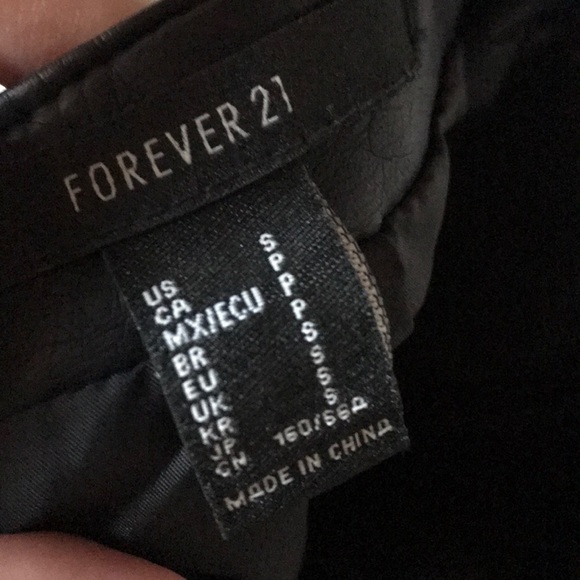 Black leather skirt - Picture 5 of 9